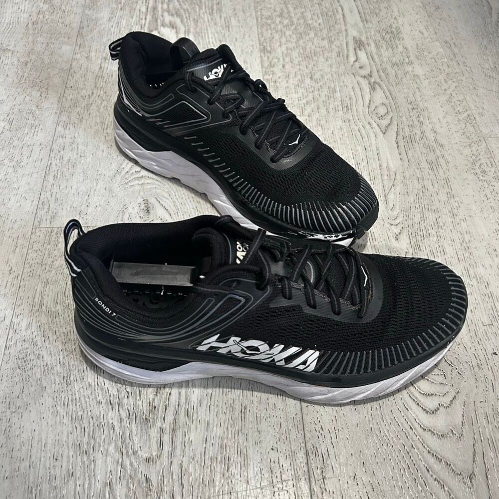 Hoka one one Bondi 7 - women’s running shoes - size 9.5